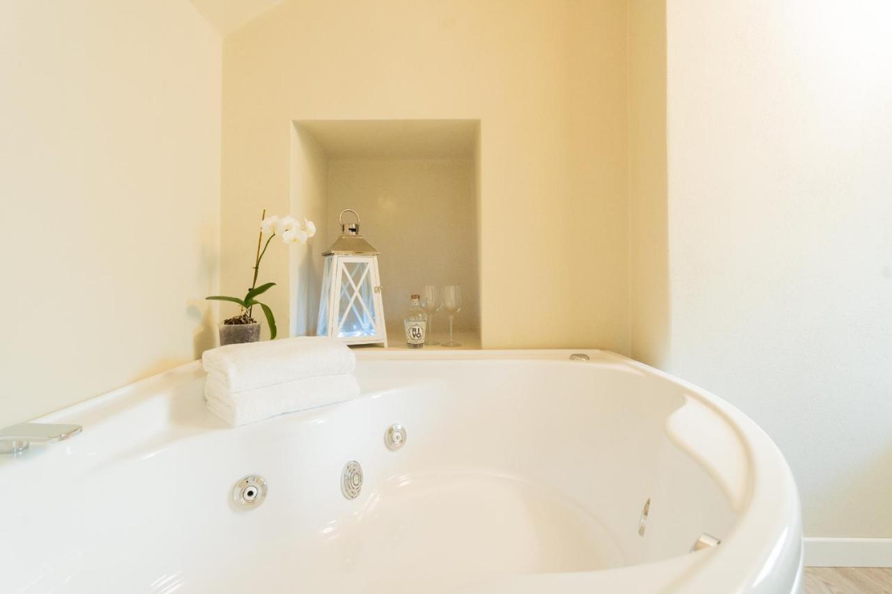 Romantic Escape City Centre With Jacuzzi & Parking By Rent All Como Eksteriør billede