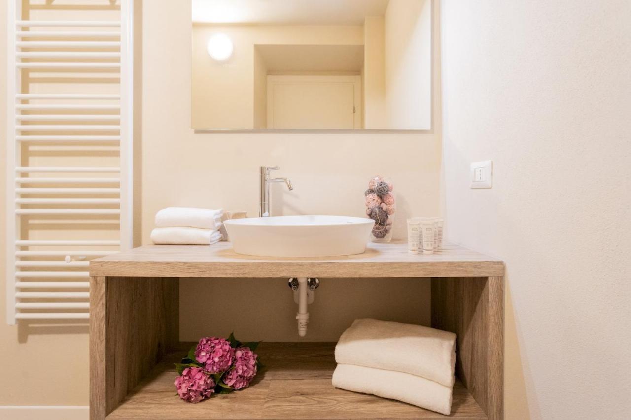 Romantic Escape City Centre With Jacuzzi & Parking By Rent All Como Eksteriør billede